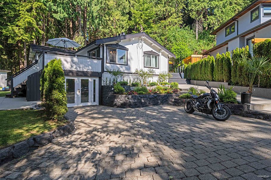 3870 Emerald Drive North Vancouver, BC - 1