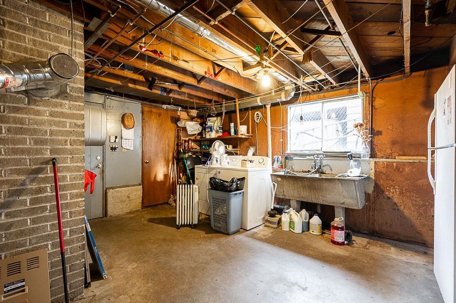 3205 E 3rd Avenue Vancouver, BC - 25