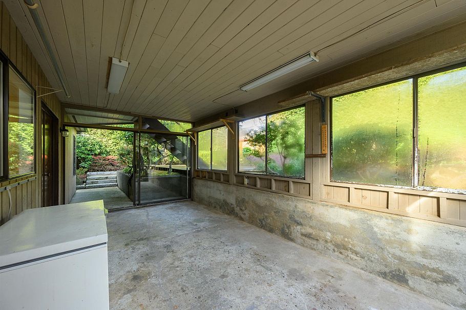 1720 Scott Road North Vancouver, BC - 29