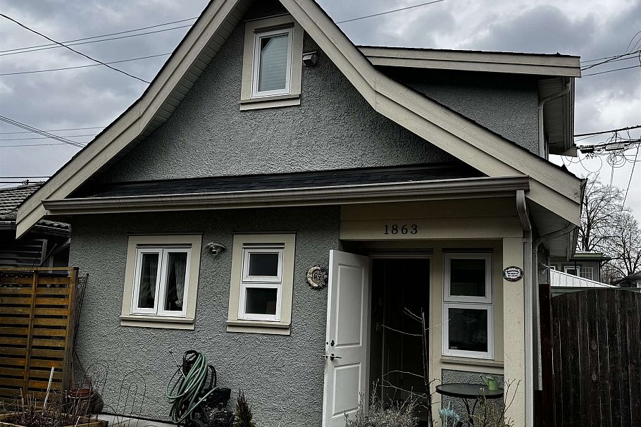 1865 E 37th Avenue Vancouver, BC - 2