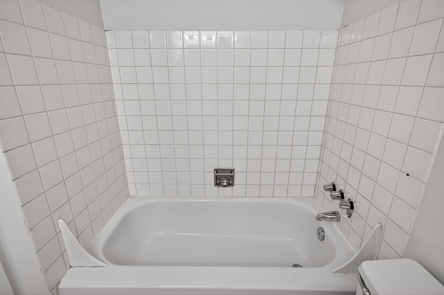 203 145 St. Georges Avenue North Vancouver, BC - 19