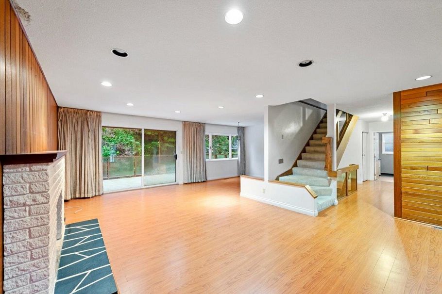 1064 Ruthina Avenue North Vancouver, BC - 10