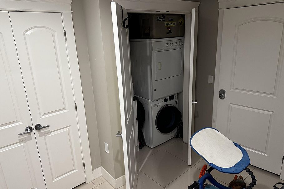 1865 E 37th Avenue Vancouver, BC - 20