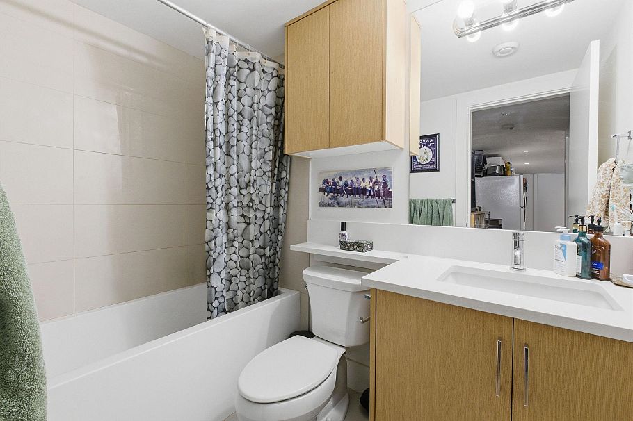 255 E 6th Street North Vancouver, BC - 30