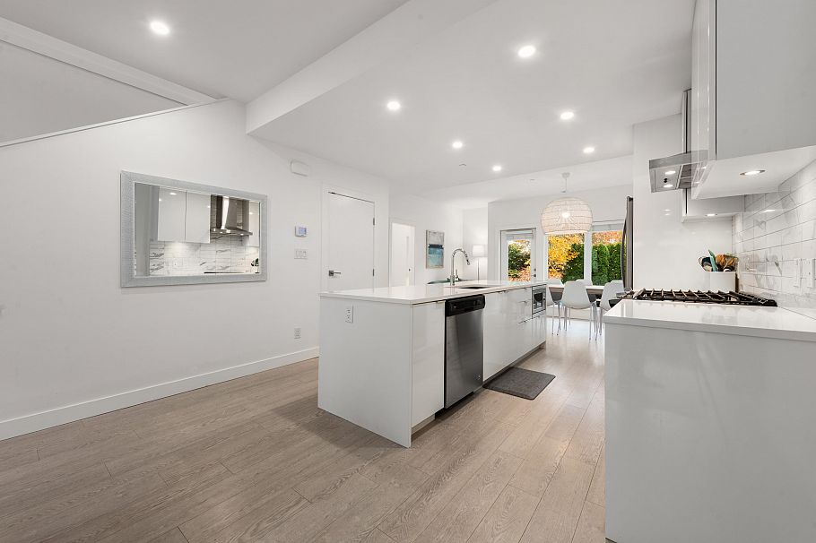 3 3595 Salal Drive North Vancouver, BC - 16