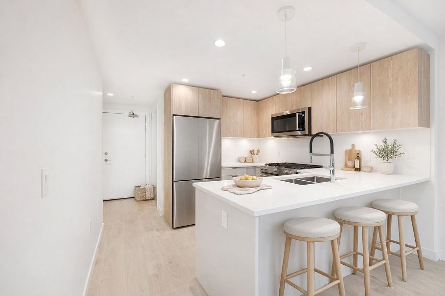 116 108 E 8th Street North Vancouver, BC - 6