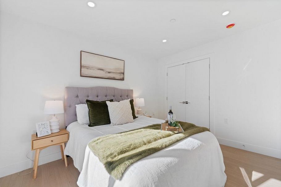 1 2447 E 41st Avenue Vancouver, BC - 26