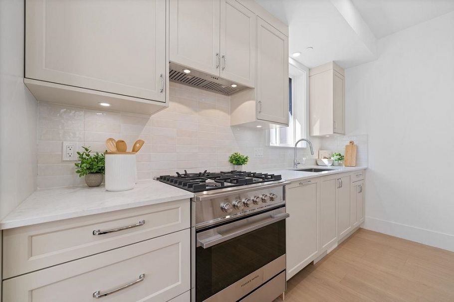 1 2447 E 41st Avenue Vancouver, BC - 12