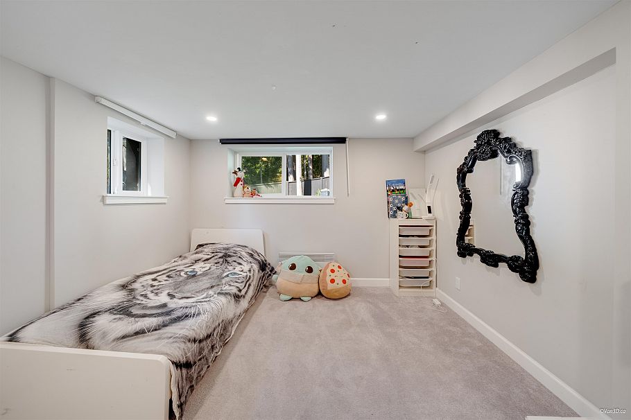 3870 Emerald Drive North Vancouver, BC - 33