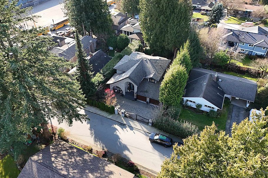 3263 Norwood Avenue North Vancouver, BC - 40