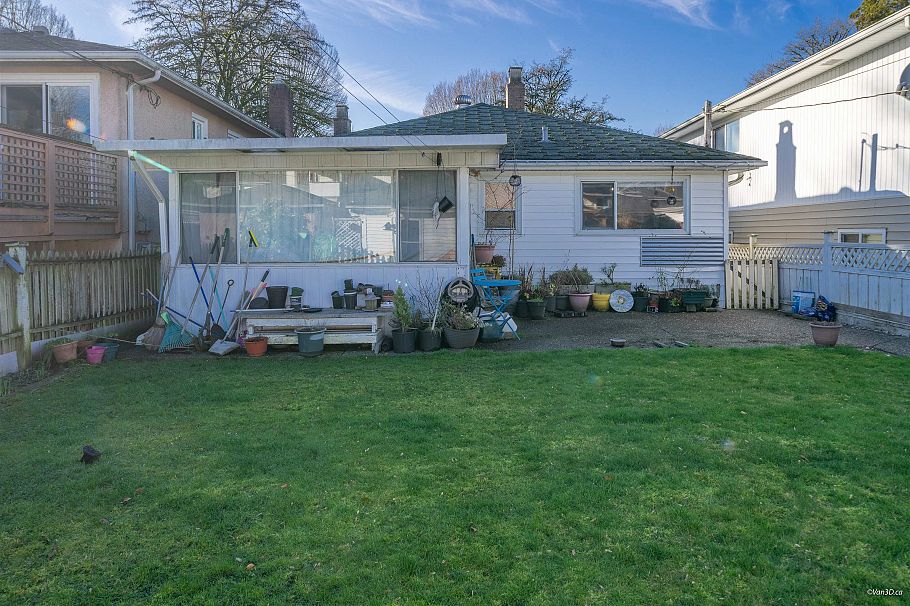 5324 Rhodes Street Vancouver, BC - 5
