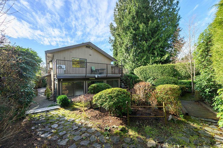 1720 Scott Road North Vancouver, BC - 12