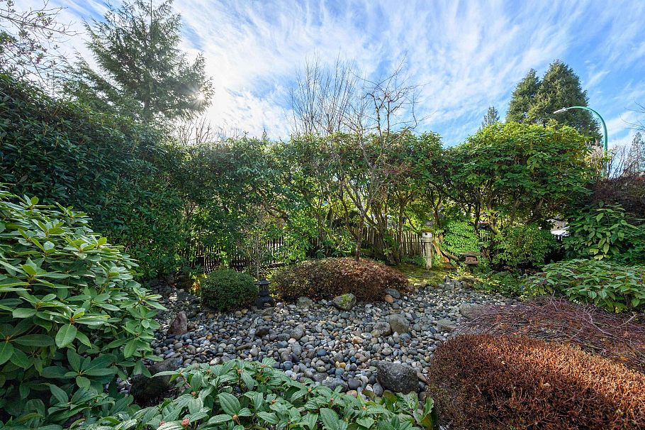 1720 Scott Road North Vancouver, BC - 34