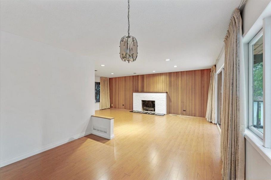 1064 Ruthina Avenue North Vancouver, BC - 12