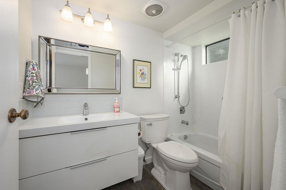 1720 Scott Road North Vancouver, BC - 24