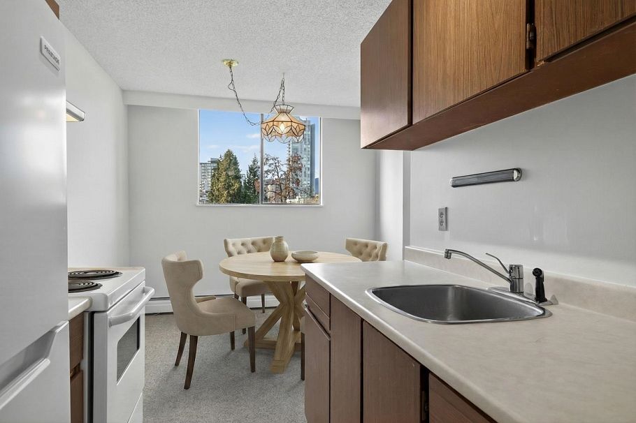 203 145 St. Georges Avenue North Vancouver, BC - 6