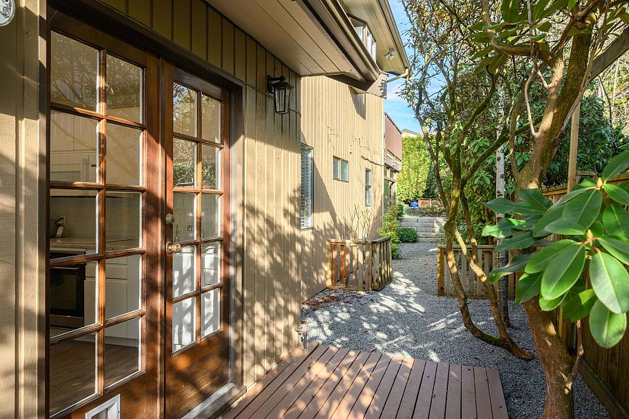 1720 Scott Road North Vancouver, BC - 22