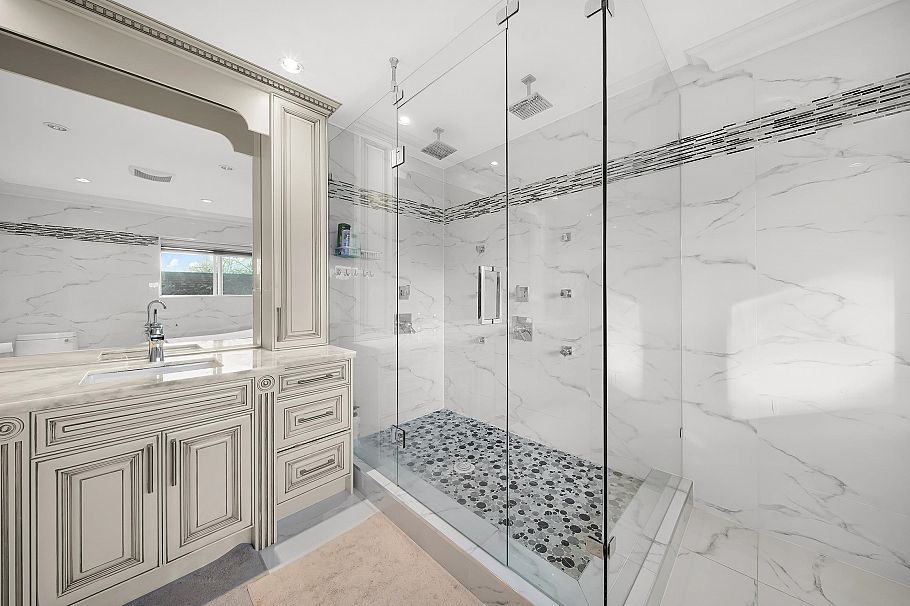 3263 Norwood Avenue North Vancouver, BC - 27