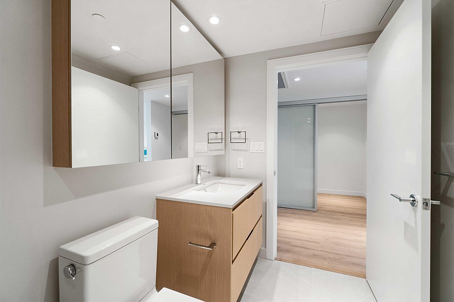 2304 1500 Fern Street North Vancouver, BC - 23