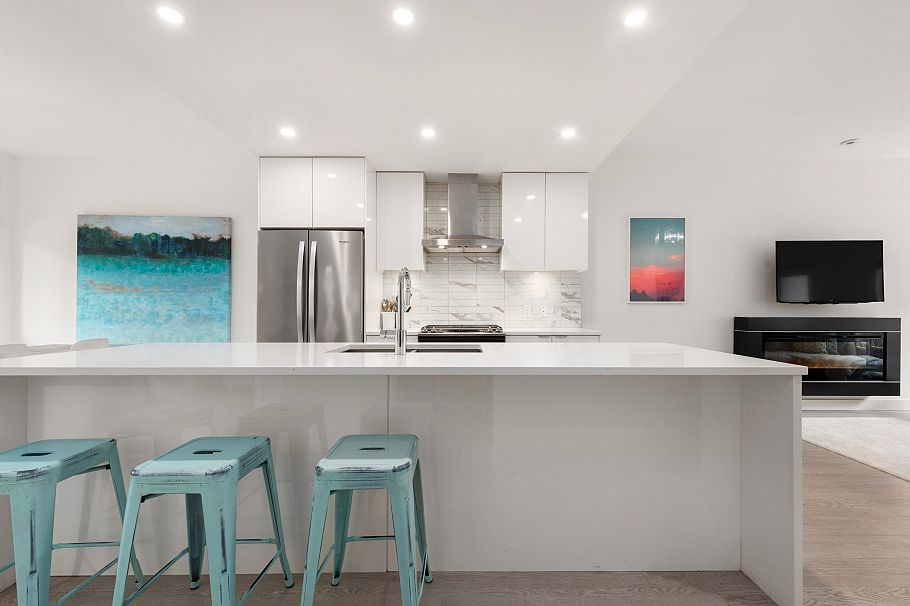 3 3595 Salal Drive North Vancouver, BC - 6