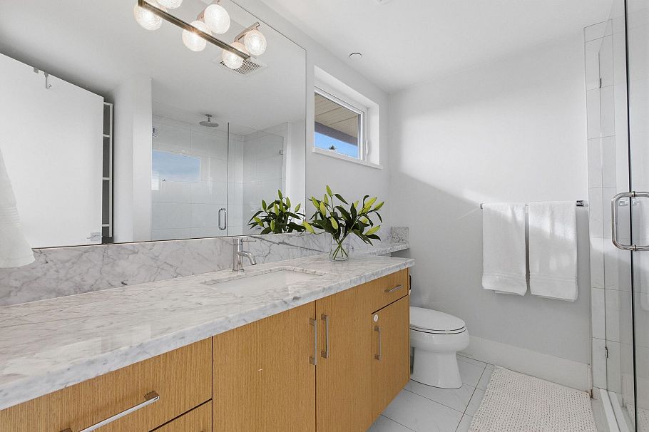 255 E 6th Street North Vancouver, BC - 16