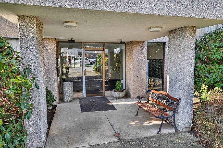 203 145 St. Georges Avenue North Vancouver, BC - 26