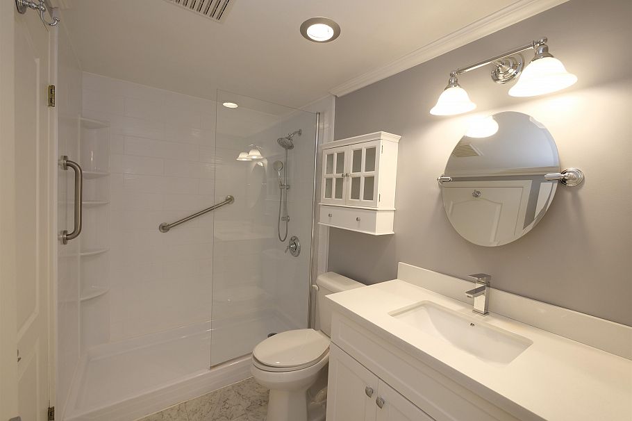 1213 1327 E Keith Road North Vancouver, BC - 10