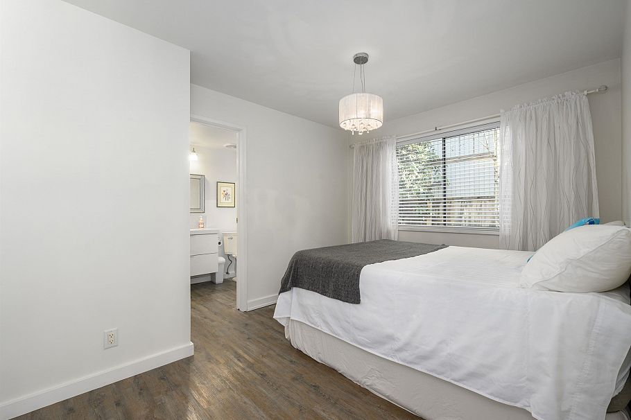 1720 Scott Road North Vancouver, BC - 23