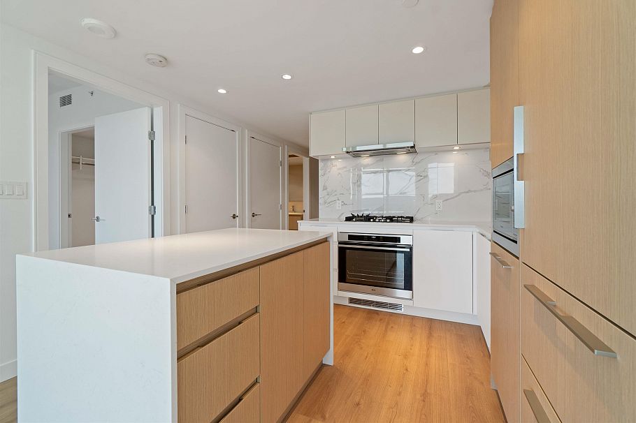 2304 1500 Fern Street North Vancouver, BC - 16