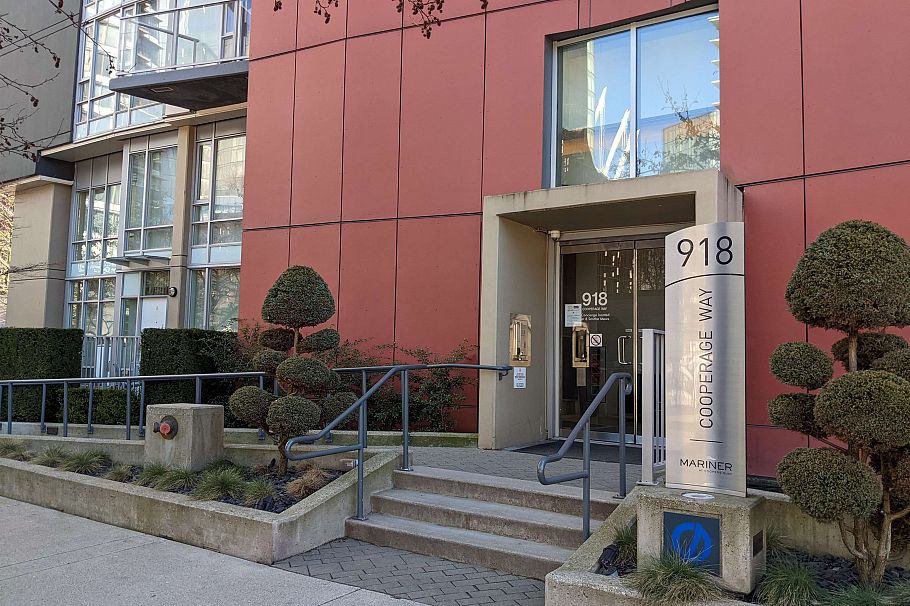 2305 918 Cooperage Way Vancouver, BC - 2
