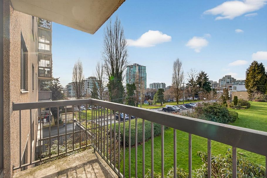 203 145 St. Georges Avenue North Vancouver, BC - 9