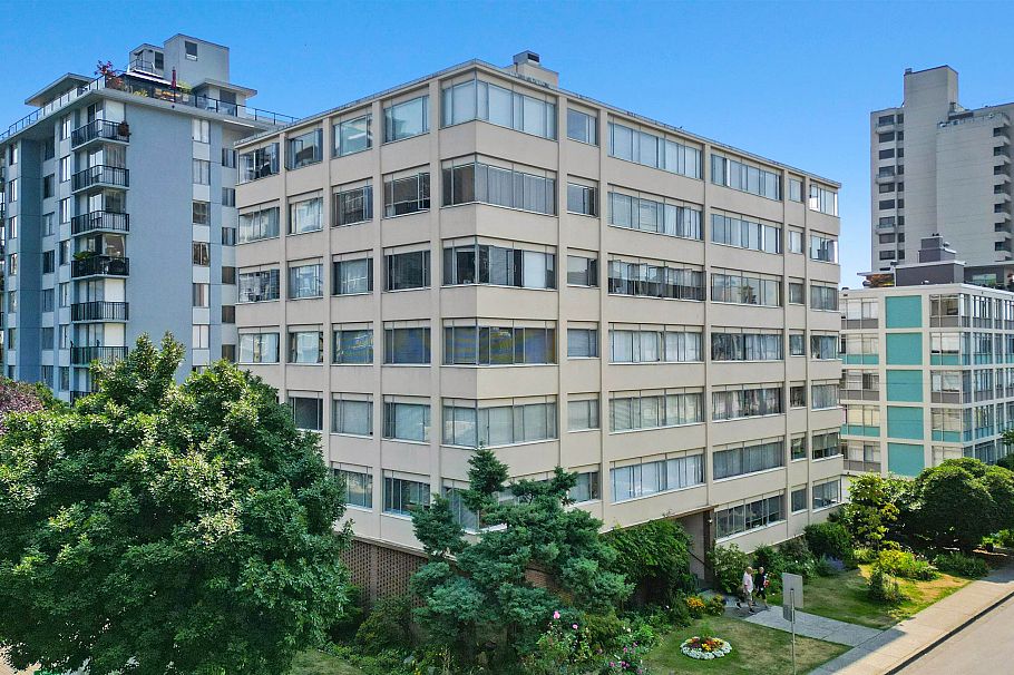 204 1050 Chilco Street Vancouver, BC - 1