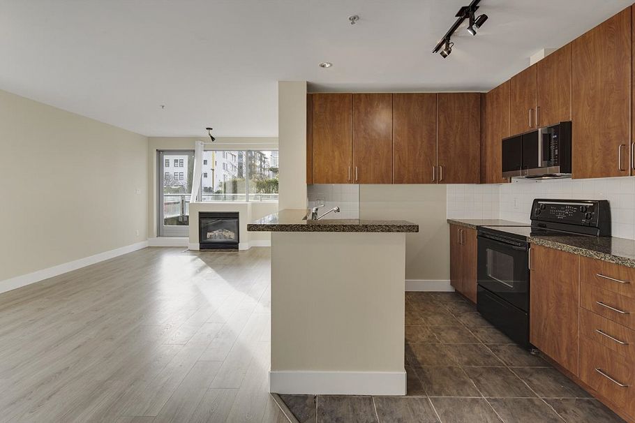 202 2630 Arbutus Street Vancouver, BC - 5