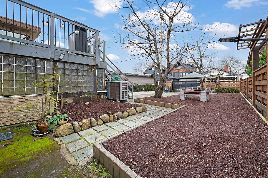 2675 Dundas Street Vancouver, BC - 27