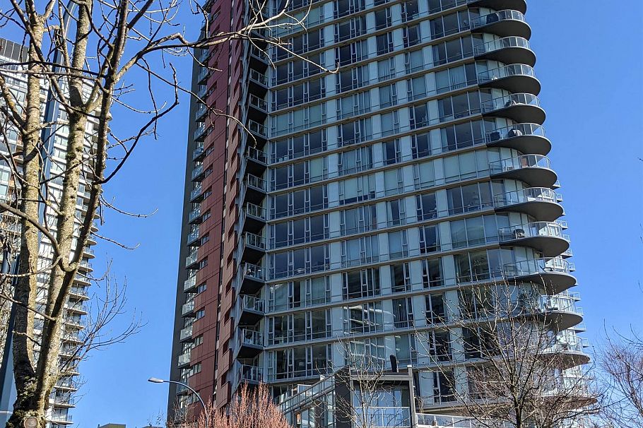 2305 918 Cooperage Way Vancouver, BC - 1