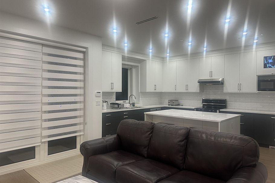 836 W 61st Avenue Vancouver, BC - 2