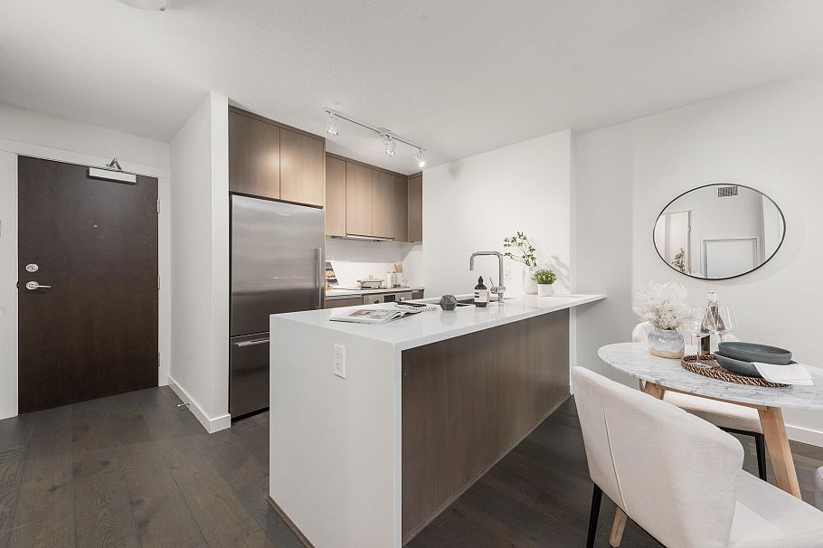 604 1009 Harwood Street Vancouver, BC - 2