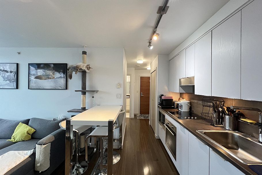 2301 161 W Georgia Street Vancouver, BC - 4