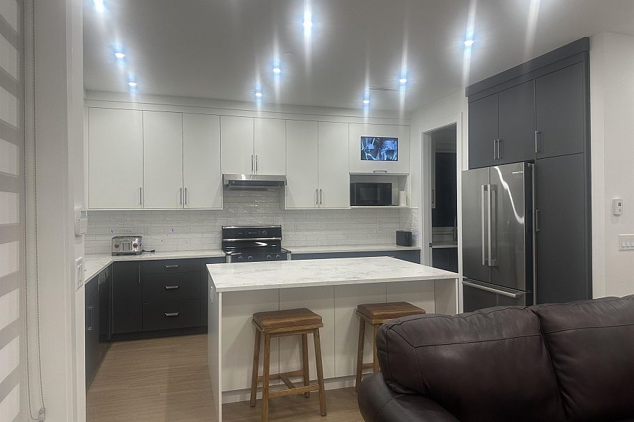 836 W 61st Avenue Vancouver, BC - 4