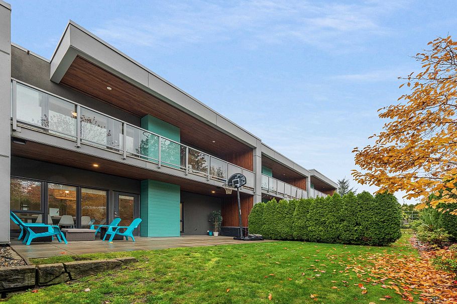 3 3595 Salal Drive North Vancouver, BC - 3