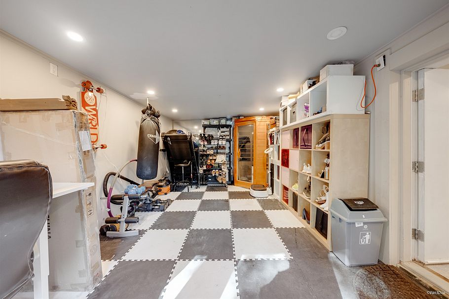 3870 Emerald Drive North Vancouver, BC - 36