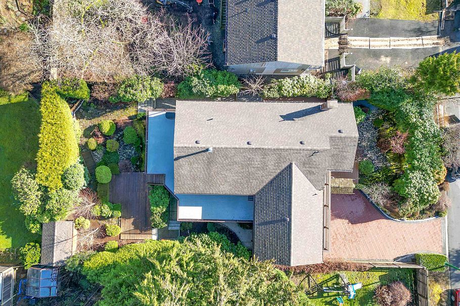 1720 Scott Road North Vancouver, BC - 36