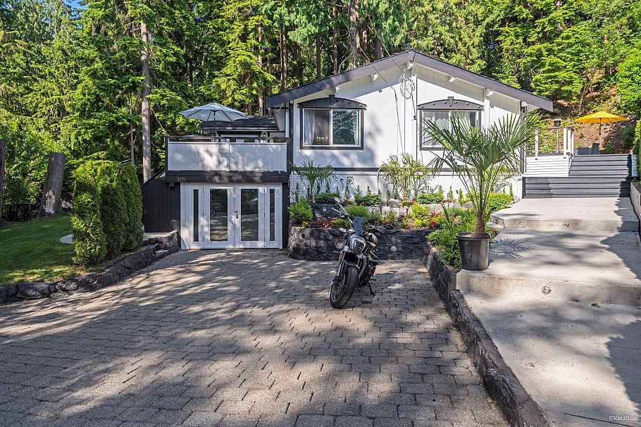 3870 Emerald Drive North Vancouver, BC - 2