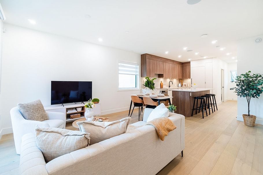 104 1550 E 3rd Avenue Vancouver, BC - 5