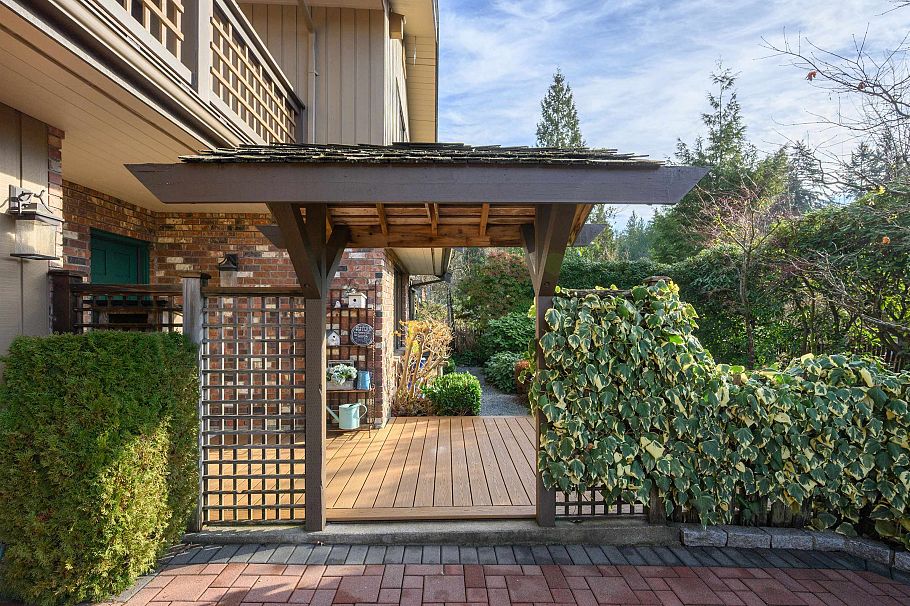 1720 Scott Road North Vancouver, BC - 33