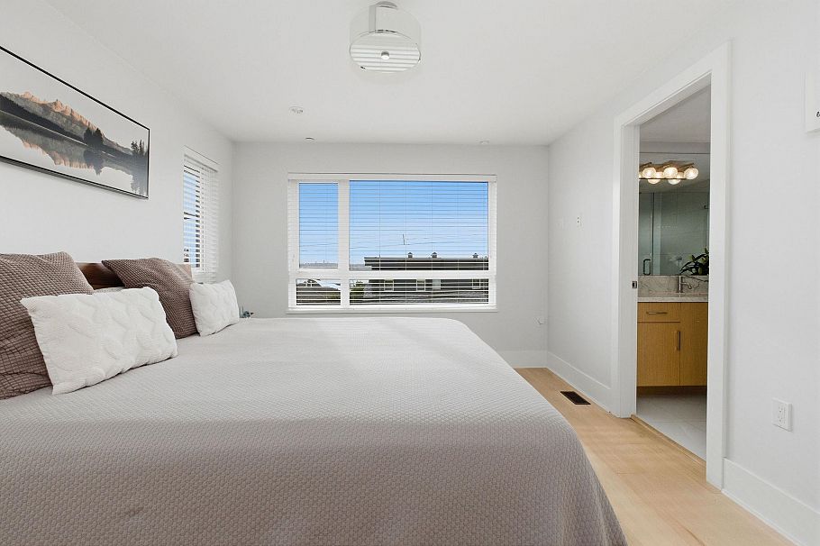 255 E 6th Street North Vancouver, BC - 15