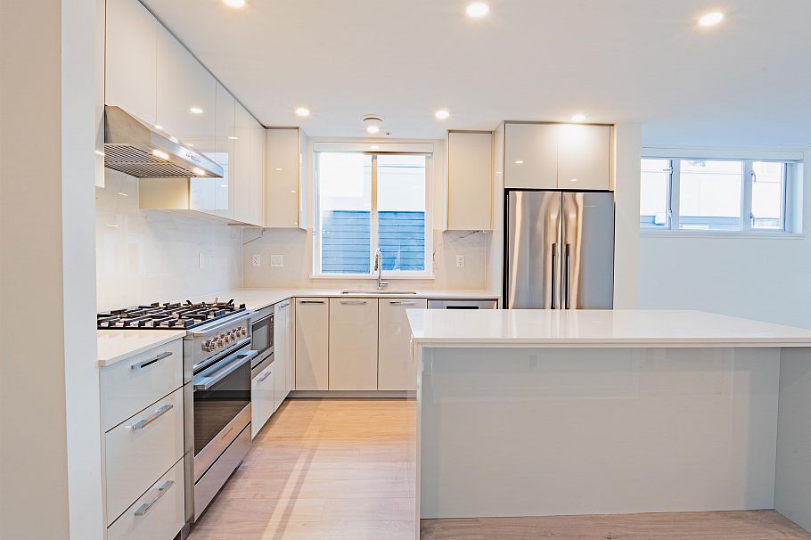 30 10333 River Drive Richmond, BC - 3