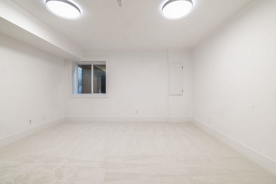 1232 Wellington Drive North Vancouver, BC - 30