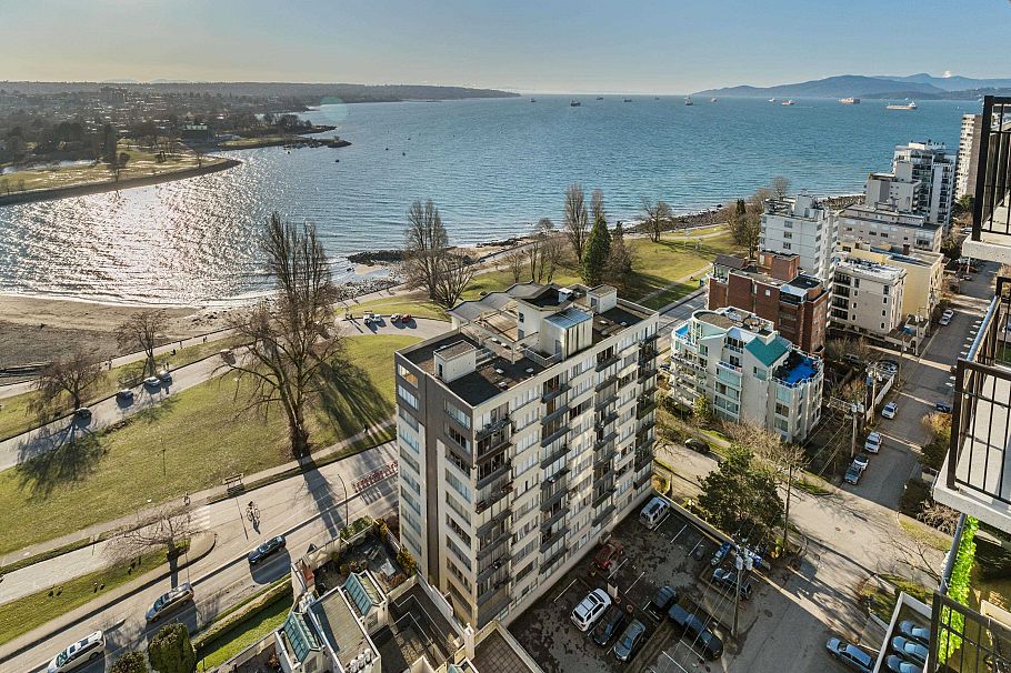 2106 1330 Harwood Vancouver, BC - 1