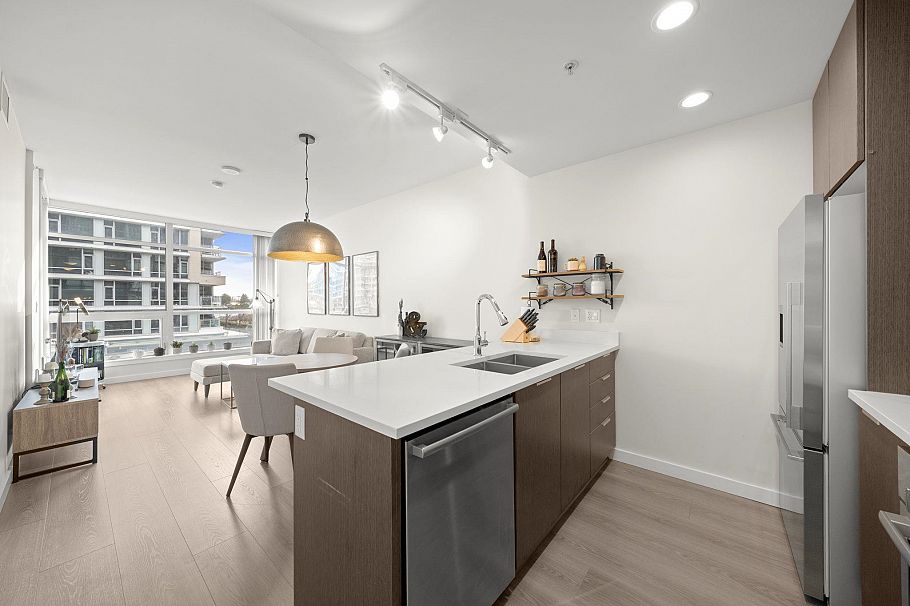 302 3333 Sexsmith Road Richmond, BC - 9